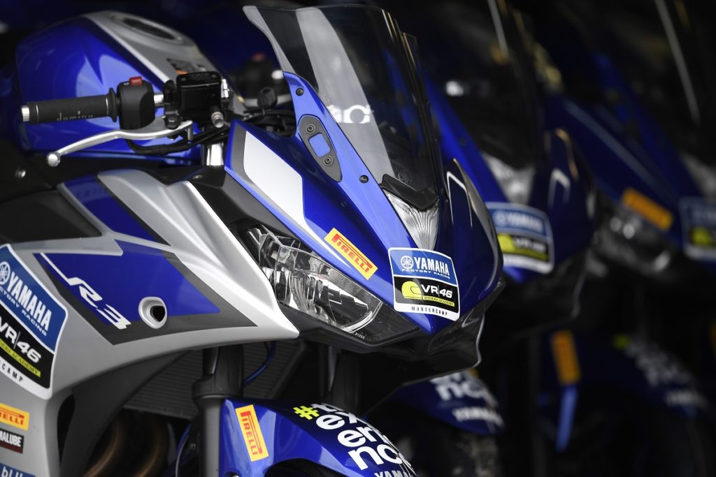 le-r3-del-yamaha-vr46-master-camp-sono-gommate-pirelli-diablo