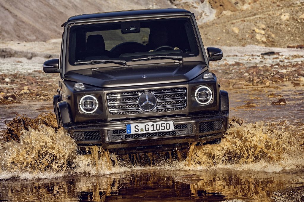 la-nuova-mercedes-benz-classe-g-monta-pneumatici-falken