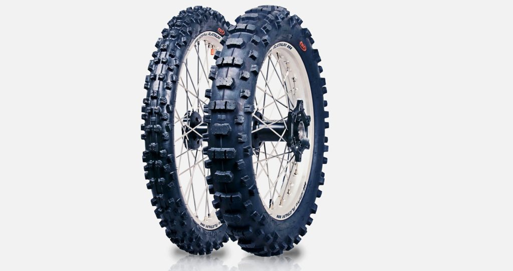 cst-lancia-nuovi-pneumatici-cm723-e-cm724-dedicati-alle-enduro-off-road