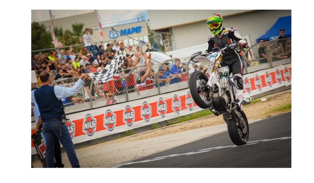 piloti-equipaggiati-con-gomme-metzeler-racetec-sm-dominano-il-quinto-round-degli-internazionali-ditalia-latina