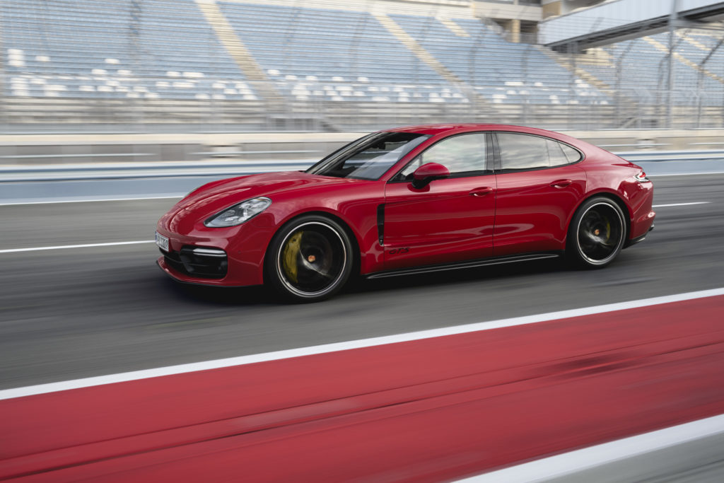 due-nuovi-modelli-si-uniscono-alla-famiglia-porsche-panamera