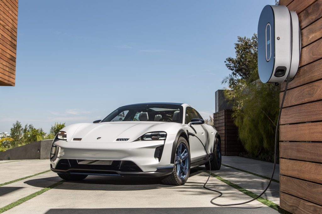 la-nuova-taycan-segna-modo-definitivo-lentrata-di-porsche-nellera-della-mobilita-elettrica