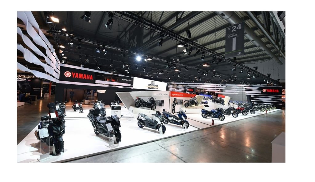 yamaha-eicma-anteprime-mondiali-sessioni-autografi-con-piloti-test-ride-per-piu-piccoli-e-gare-live