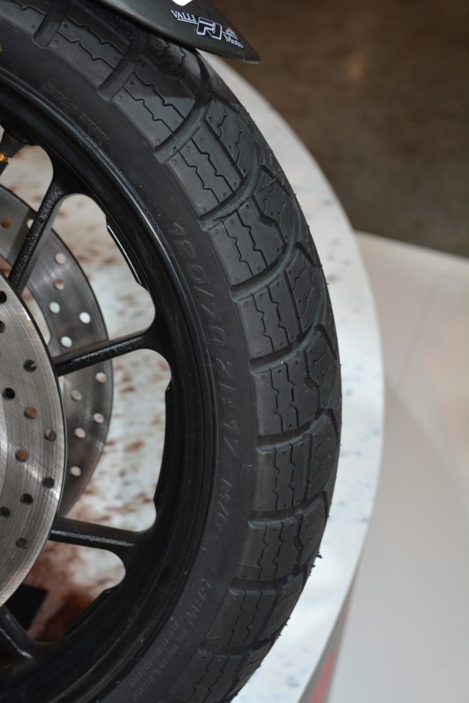 moto-e-motorini-non-possono-circolare-con-neve-o-ghiaccio-al-suolo-anche-se-montano-ms