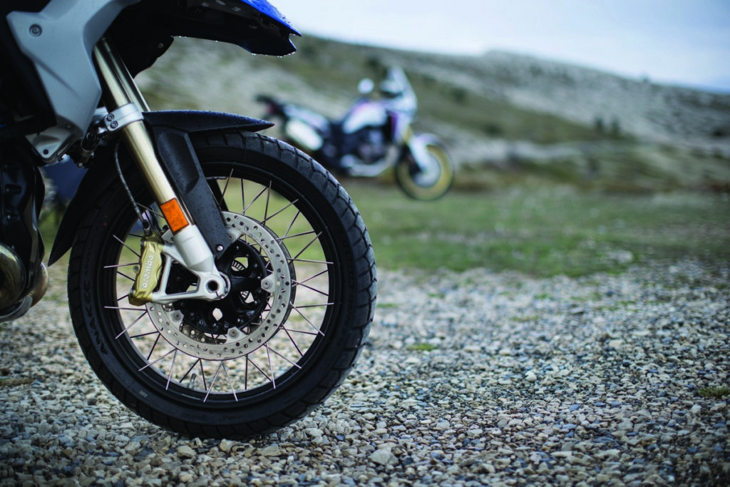 il-nuovo-michelin-anakee-adventure-eicma-sulla-bmw-r1250-gs