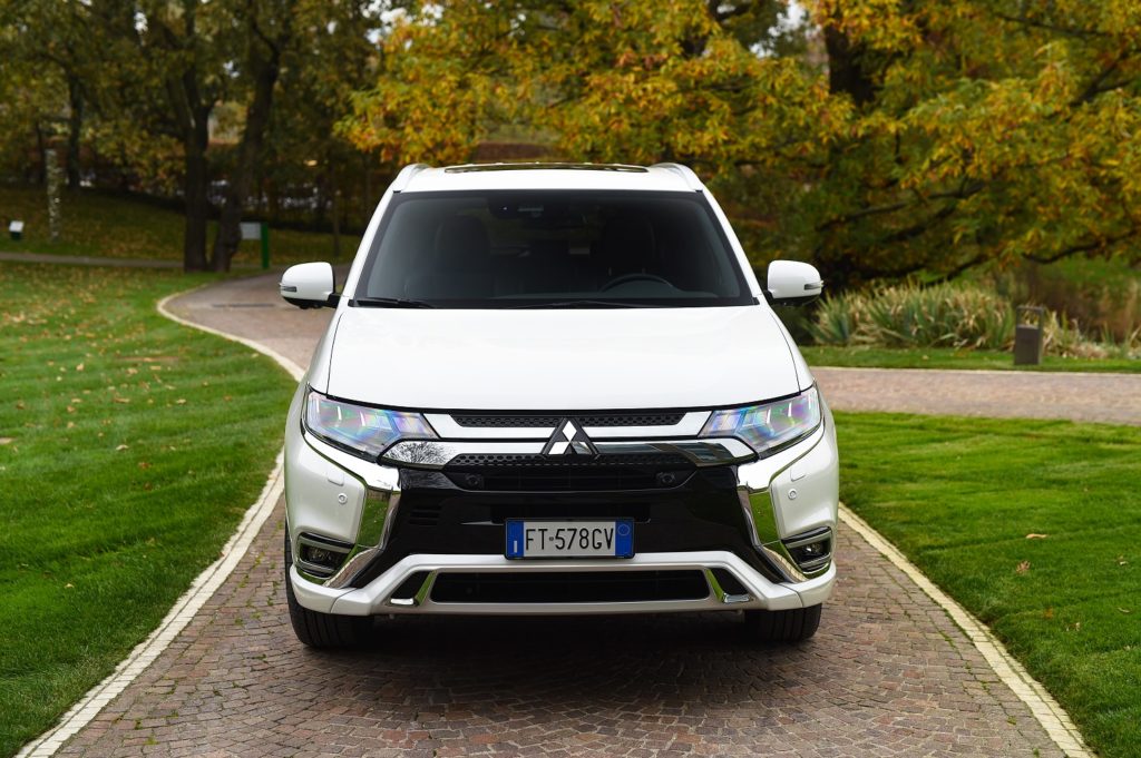 arriva-italia-outlander-phev-my19-lelettrico-plug-firmato-mitsubishi