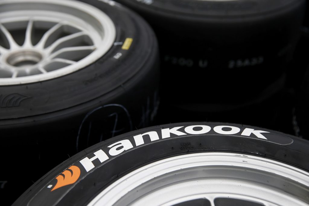 hankook-tire-e-renault-sport-racing-sottoscrivono-una-partnership-per-leurocup-formula