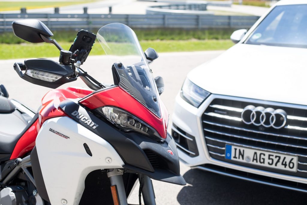 ducati-presenta-con-audi-e-ford-la-tecnologia-di-comunicazione-tra-auto-e-moto-al-ces-di-las-vegas