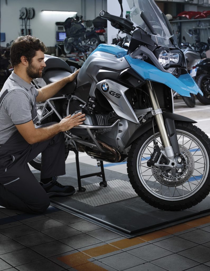 bmw-motorrad-italia-ha-preparato-un-programma-invernale-per-prendersi-cura-della-propria-moto