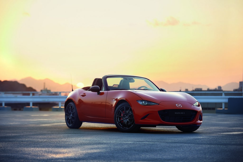 mazda-svela-la-mx-5-30th-anniversary-edition-racing-orange