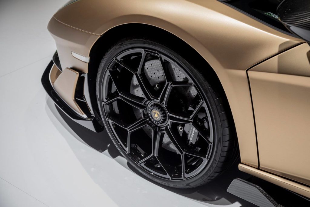 pirelli-ginevra-pzero-track-adrenaline-e-le-gomme-elect-per-le-elettriche