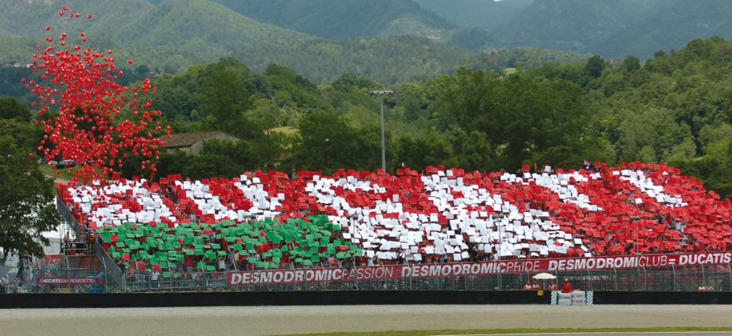 tornano-le-tribune-ducati-nei-circuiti-motogp-per-seguire-e-tifare-le-rosse-di-borgo-panigale