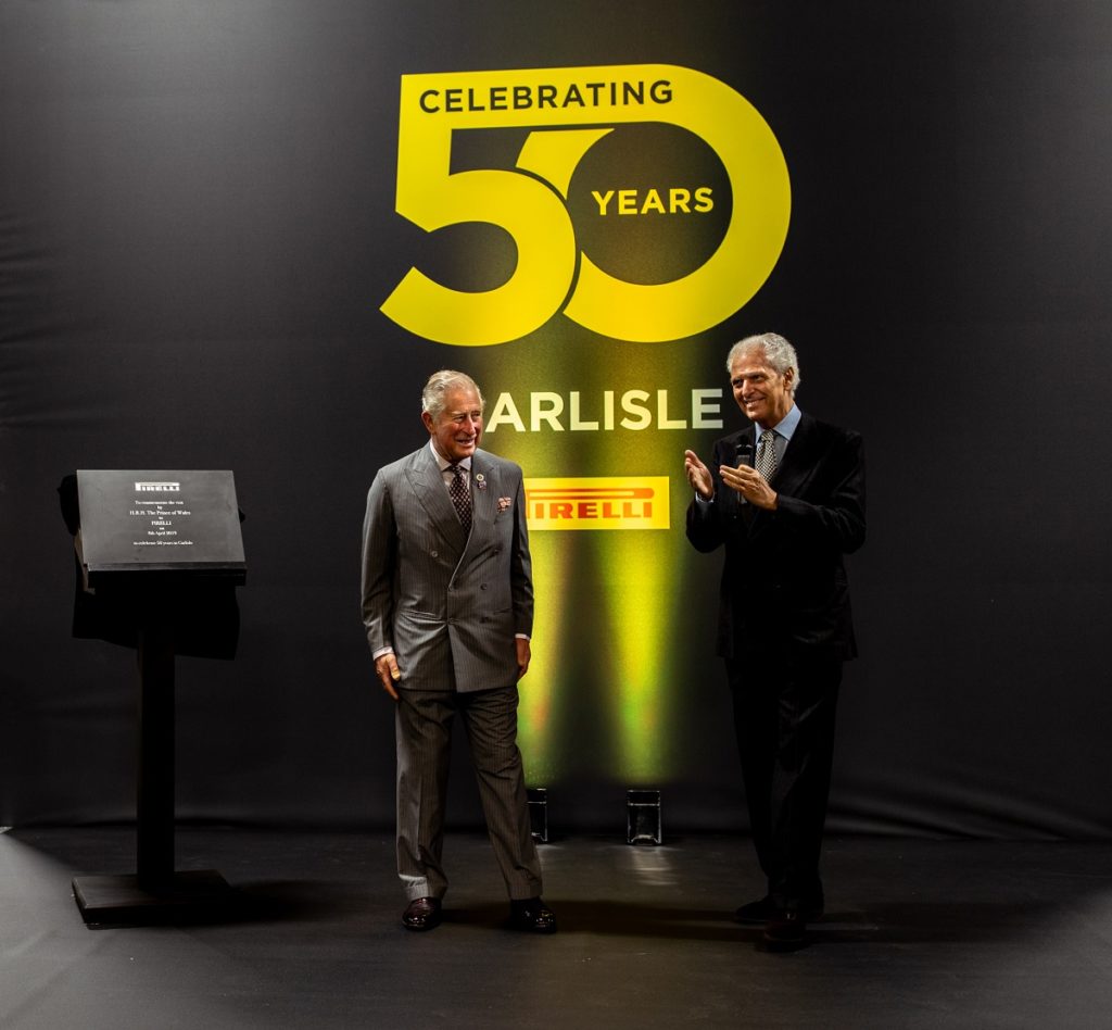 il-principe-carlo-visita-lo-stabilimento-pirelli-di-carlisle