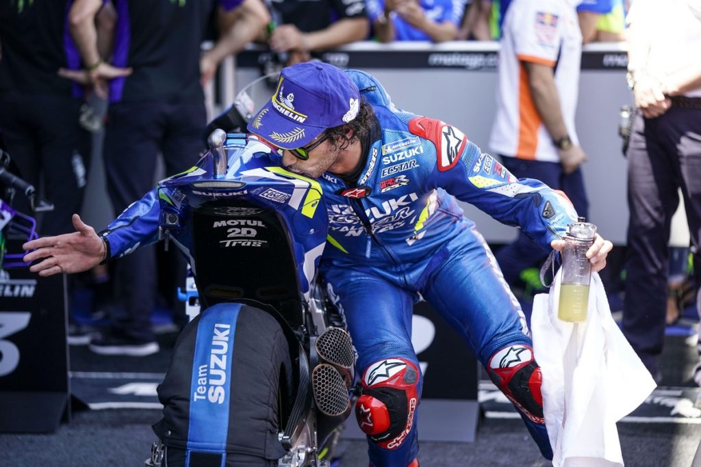 motogp-2019-suzuki-sale-ancora-sul-podio-e-invita-tutti-al-mugello