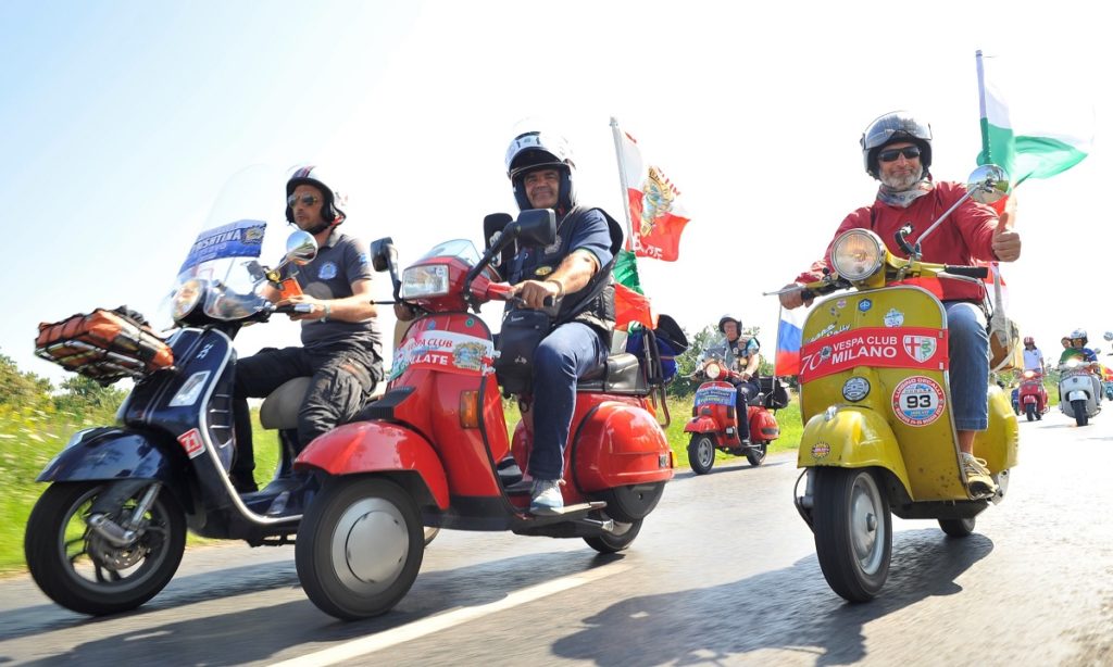 si-sono-svolti-ungheria-vespa-world-days-2019