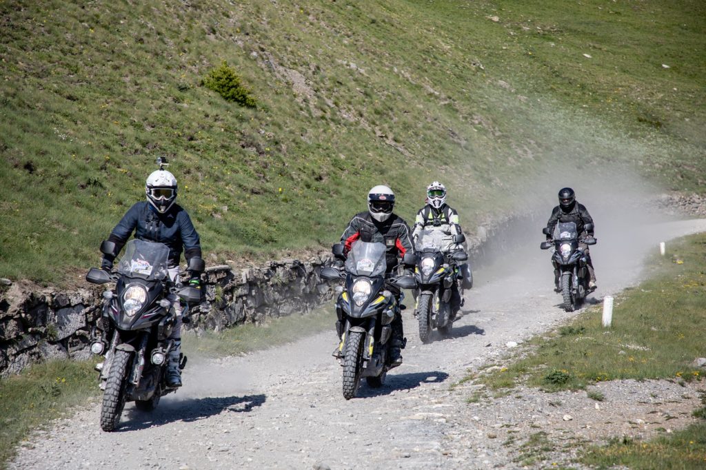 suzuki-libera-la-voglia-di-avventura-al-primo-hat-sestriere-adventourfest