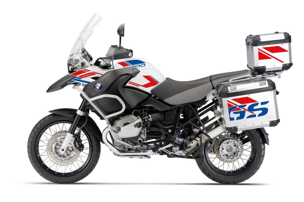 bmw-motorrad-presenta-gli-adesivi-personalizzati-per-le-moto