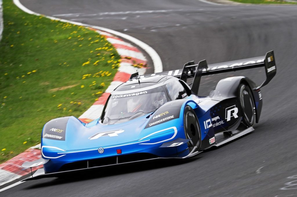 volkswagen-stabilisce-un-nuovo-record-al-nurburgring-con-laiuto-delle-soluzioni-di-simulazione-ansys