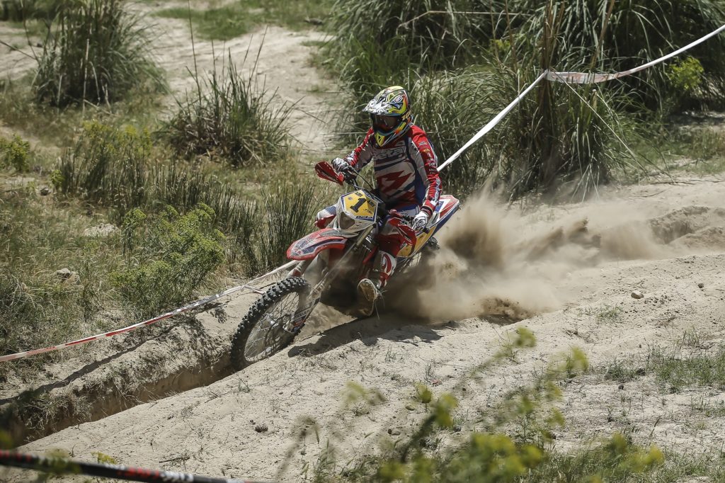 endurogp-holcombe-e-oldrati-salgono-sul-secondo-gradino-del-podio