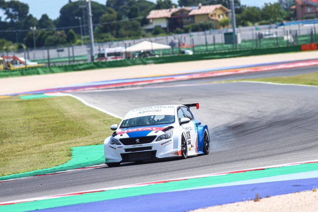 hankook-partner-di-vita-dai-box-con-peugeot-308-tcr