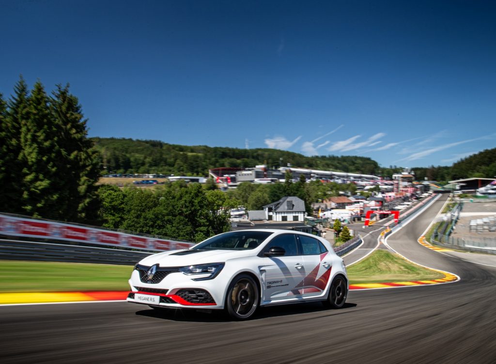 nuova-megane-r-s-trophy-r-nuovo-record-spa-francorchamps-durante-gli-r-s-days