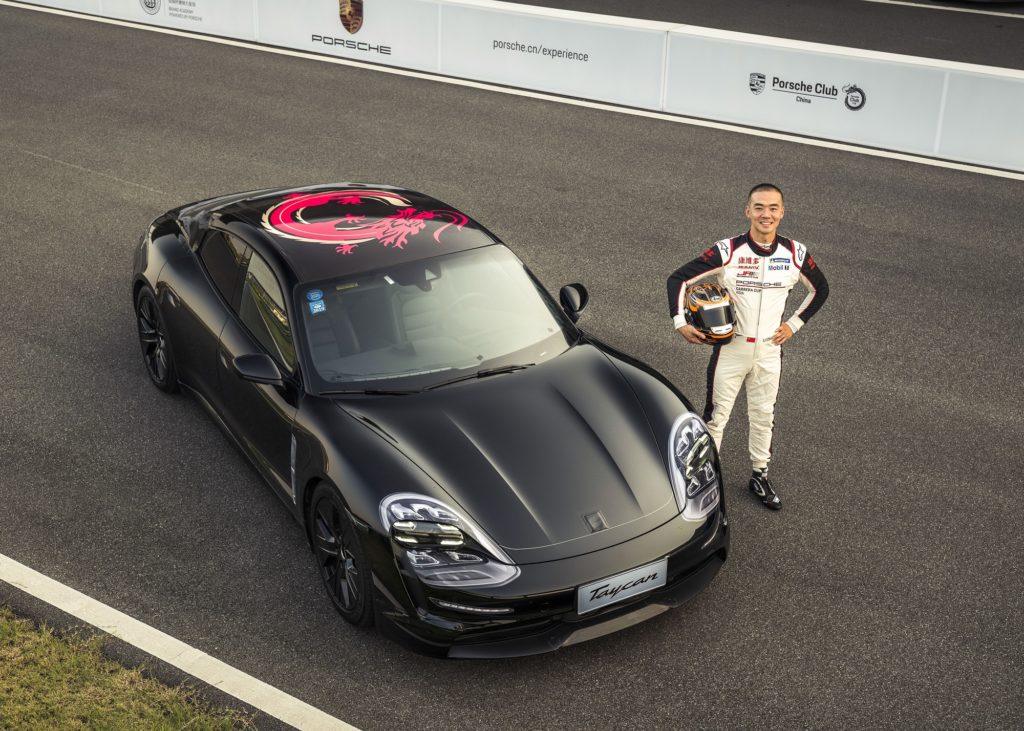 si-inizia-cina-la-porsche-taycan-pista-shanghai