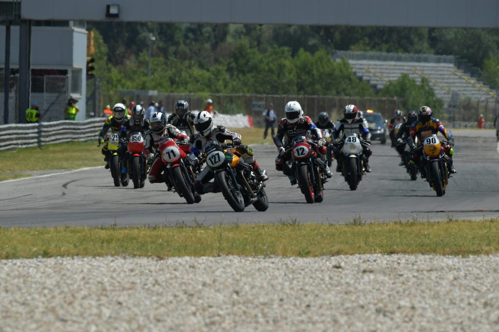 trofeo-moto-guzzi-fast-endurance-pista-adria