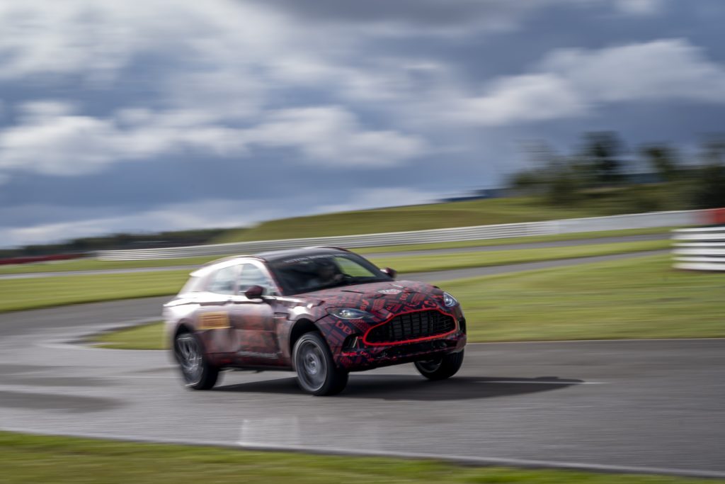 aston-martin-dbx-primo-suv-della-casa-inglese-pronto-dicembre
