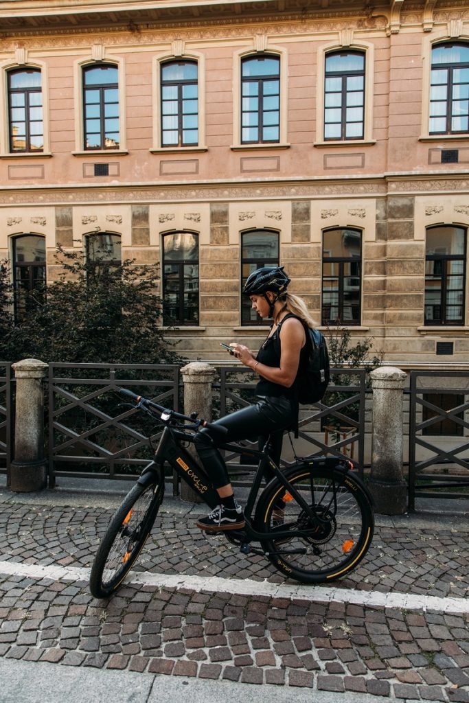 pirelli-con-la-e-bike-alla-scoperta-dellarchitettura-milanese