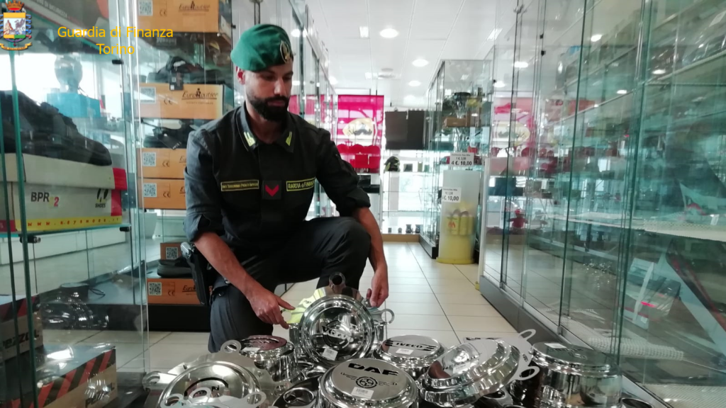 sequestrati-a-torino-oltre-20-000-ricambi-contraffatti