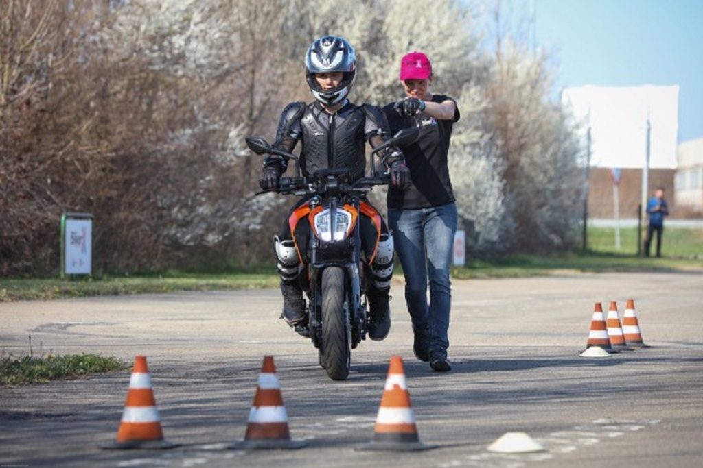 strade-sicure-il-progetto-per-avvicinare-gonne-e-giovani-alle-moto