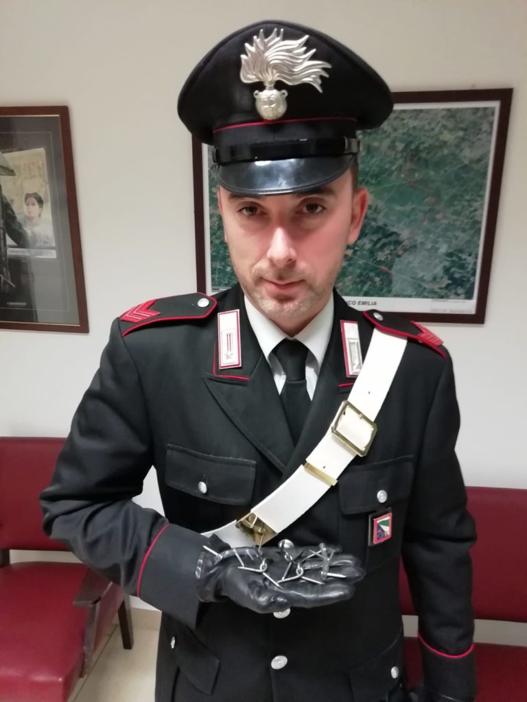 chiodi-in-strada-denunciato-un-gommista-carabinieri