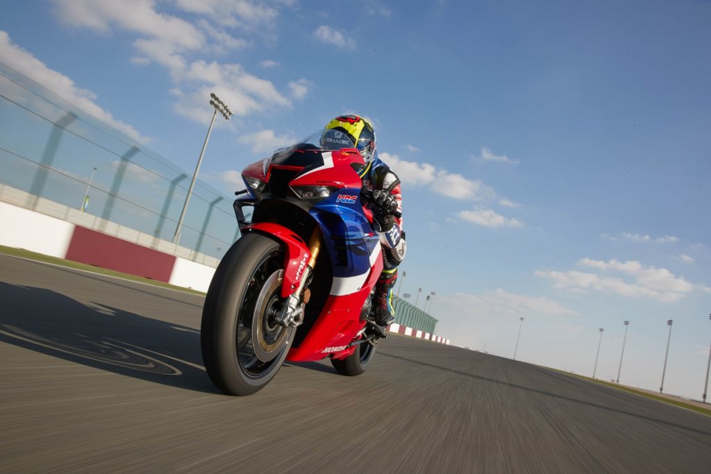 pirelli-diablo-supercorsa-sp-primo-equipaggiamento-honda-cbr1000rr-r-fireblade-sp