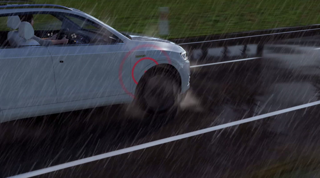 hella-shake-tecnologia-sensore-strada-bagnata-porsche-911-wet-mode