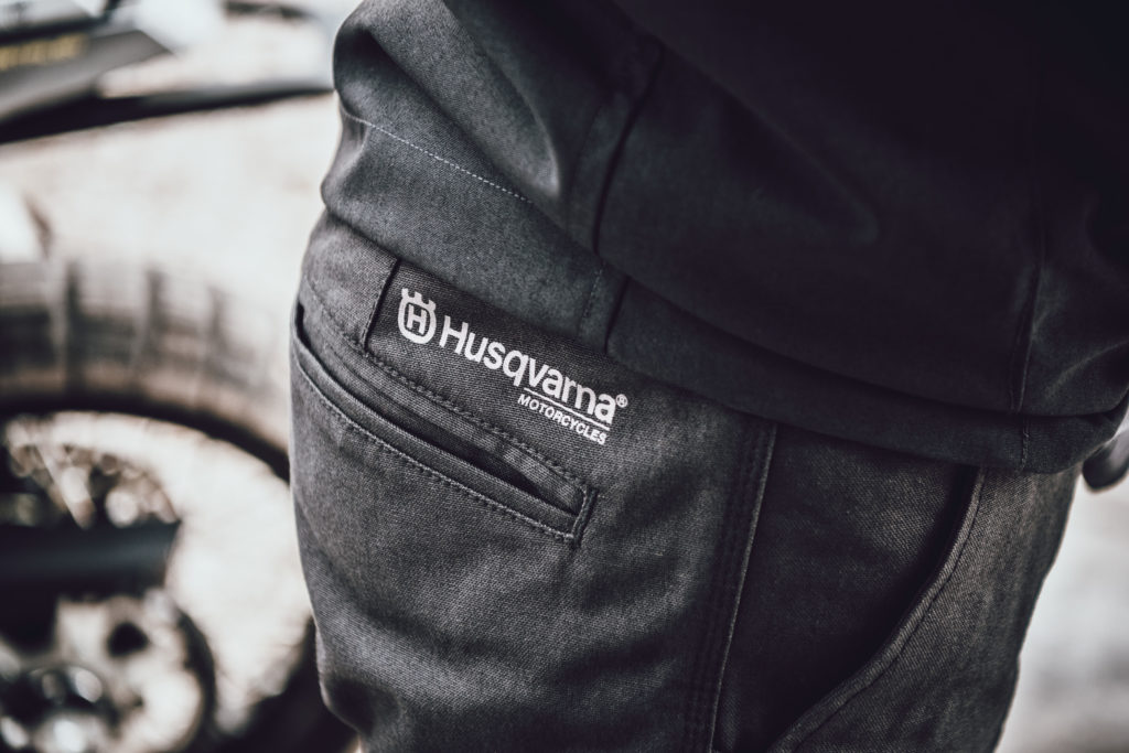 husqvarna-presenta-la-collezione-di-abbigliamento-tecnico-street-2020