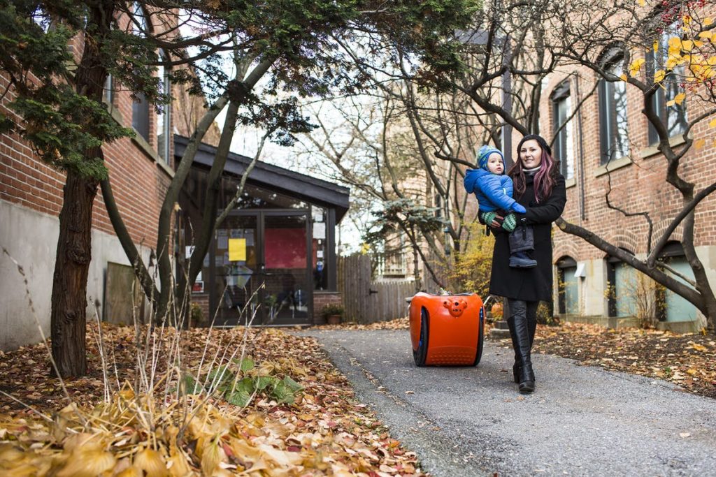 piaggio-fast-forward-robot-gita-premiato-ai-red-dot-awards