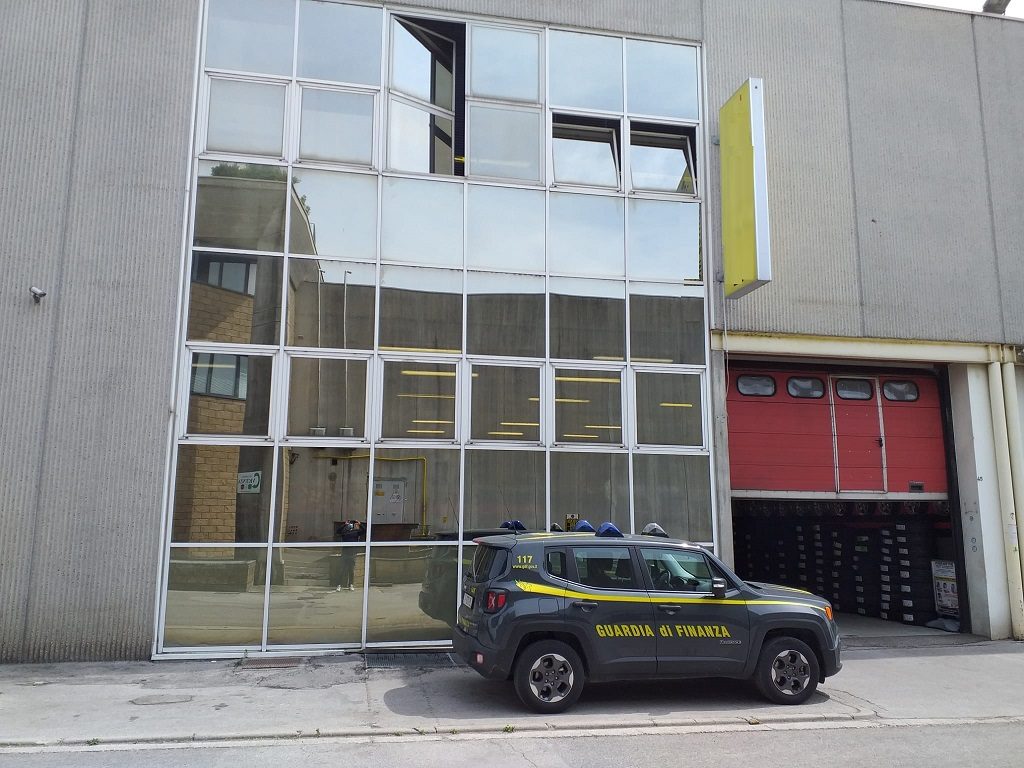 frode-pneumatici-online-5-indagati-per-40-milioni-di-euro-in-fatture-false