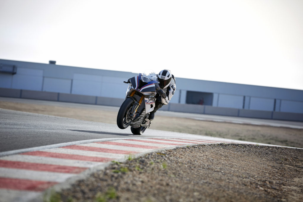 s1000rr-bmw-motorrad-italia-piloti-campionati-nazionali-in-sella-alle-2020