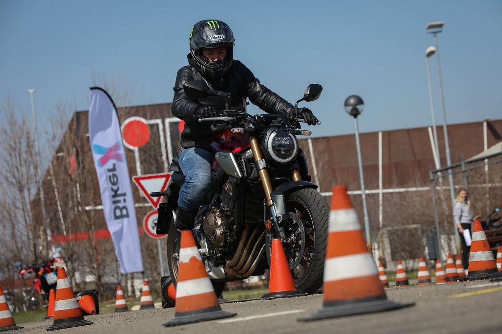 patente-moto-la-ripartenza-viaggia-su-due-ruote-boom-di-richieste-per-la-patente-a