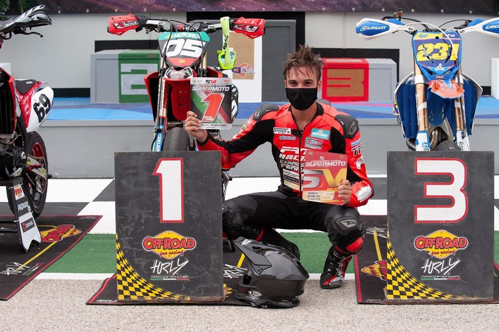 metzeler-racetec-sm-trionfa-al-primo-round-degli-internazionali-ditalia-supermoto-2020-con-il-rinnovato-racetec-sm