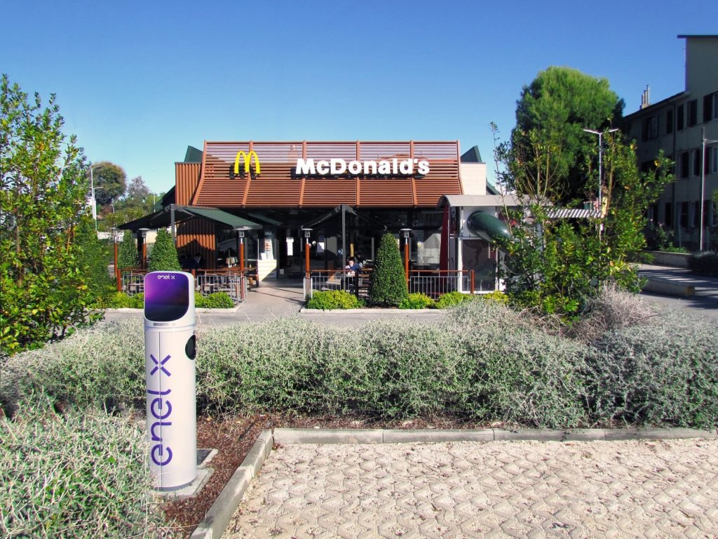 mcdonalds-italia-enel-x-200-punti-di-ricarica-per-auto-elettriche