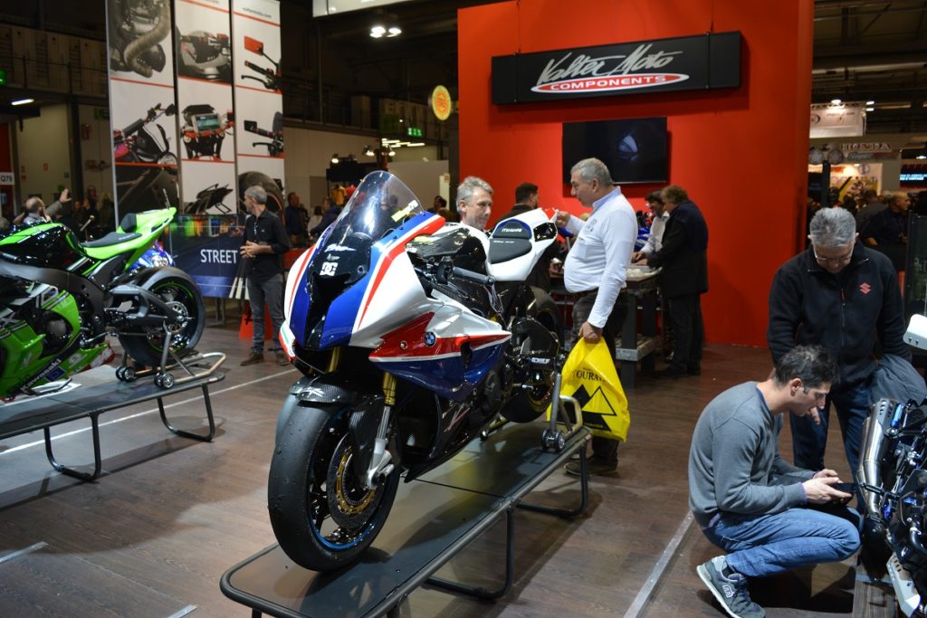 eicma-2021-risponde-bmw-la-passione-per-le-moto-si-tocca-e-si-vive