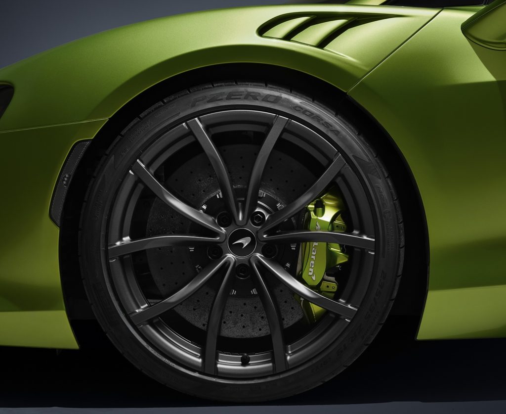 mclaren-artura-pirelli-cyber-tyre-pneumatico-sensorizzato-parla-con-lauto