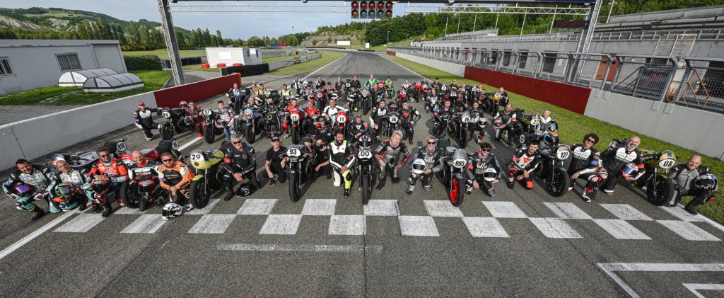 moto-guzzi-fast-endurance-2021-gomme-pirelli-phantom-sportscomp-rs