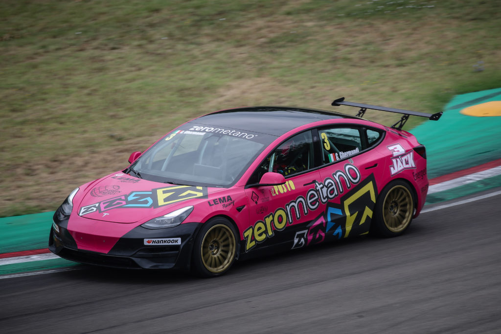 e-stc-series-imola-lancio-del-campionato-auto-elettriche-tesla-model-3