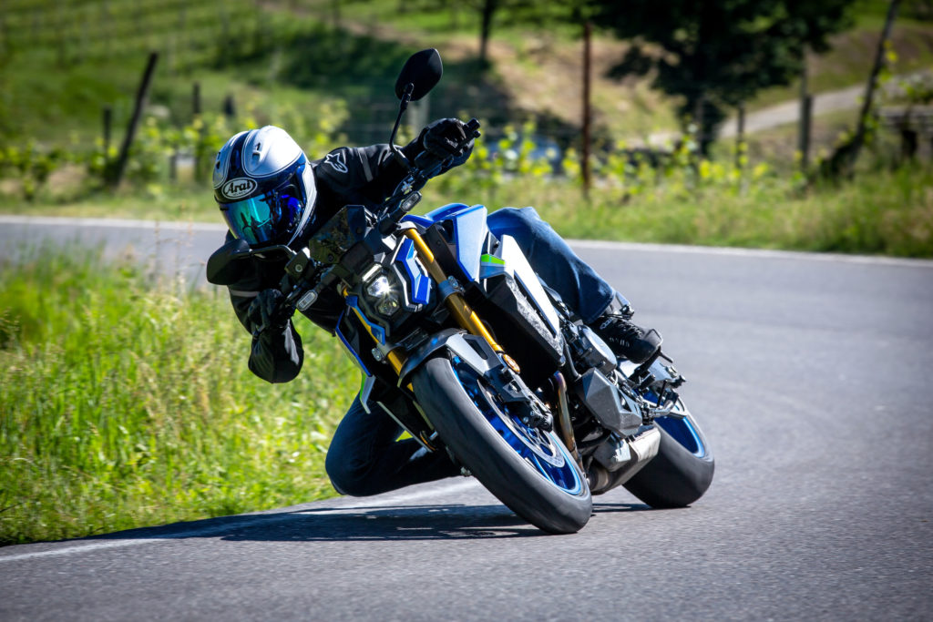 suzuki-eicma-2021-esposizione-ciclo-motociclo-accessori-milano