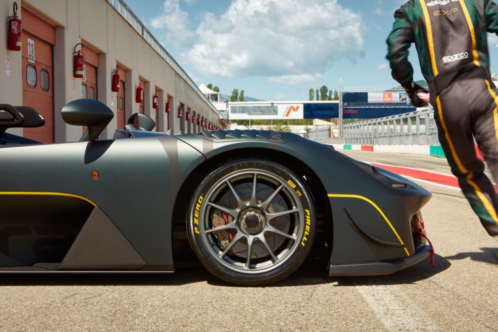 pneumatici-dallara-stradale-exp-pirelli-p-zero-slick-pista