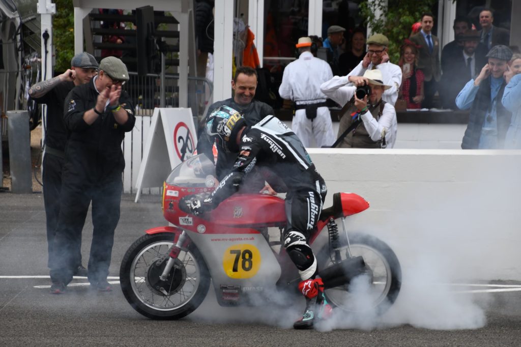 barry-sheene-memorial-trophy-avon-tires-steve-plater-goodwood-revival