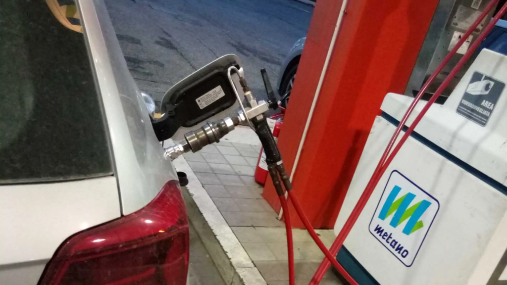 metano-carburante-piu-economico-10-euro-benzina-gasolio-diesel