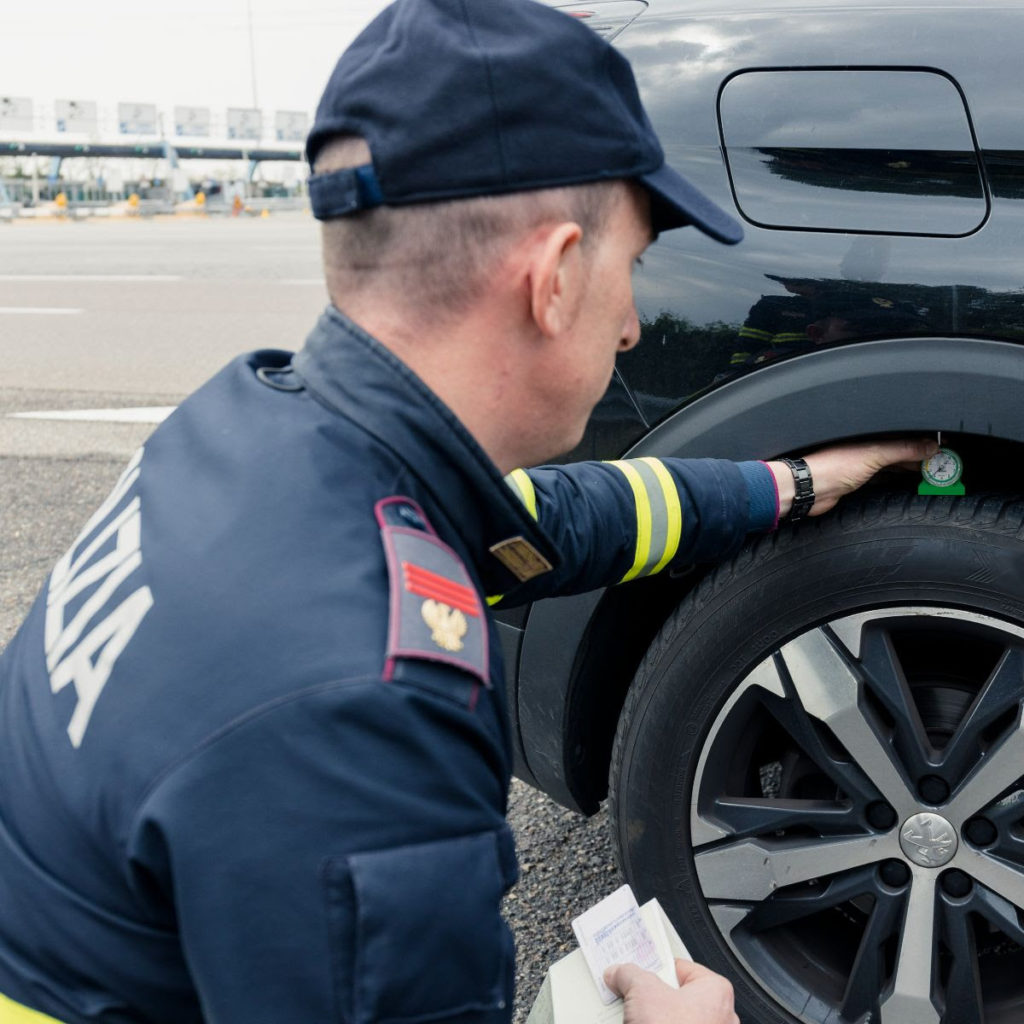vacanze-sicure-2022-indagine-problemi-pneumatici-gomme-manutenzione